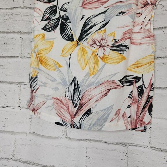 C&C California Women's 100% Linen Button Back Floral Short Sleeve Shirt Medium - Picture 7 of 12